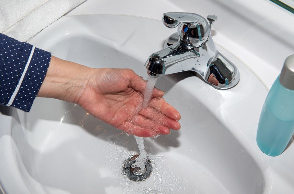 water temperature hand sink